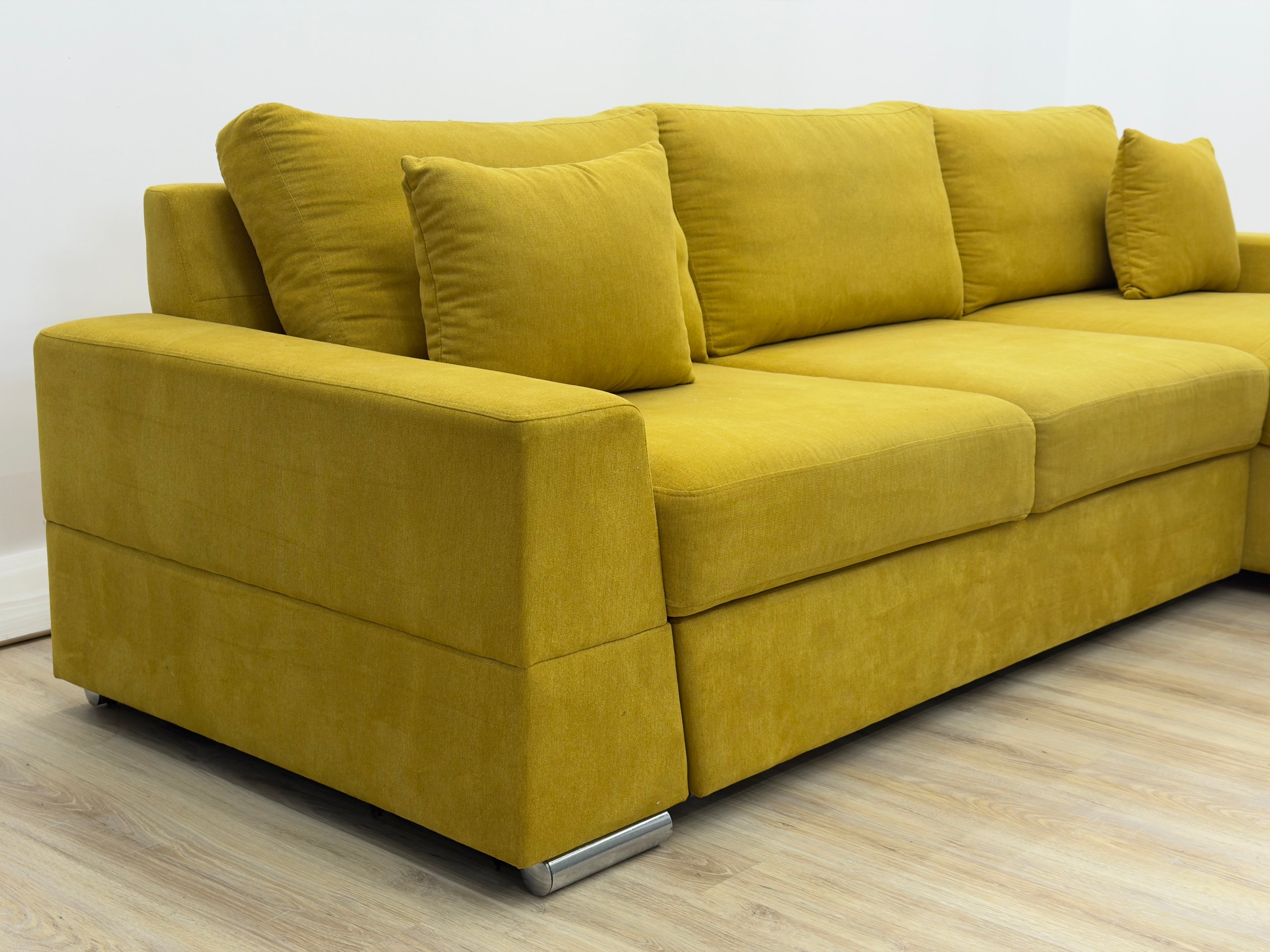 Colțar modern extensibil – confort, spațiu și design premium pentru livingul tău!