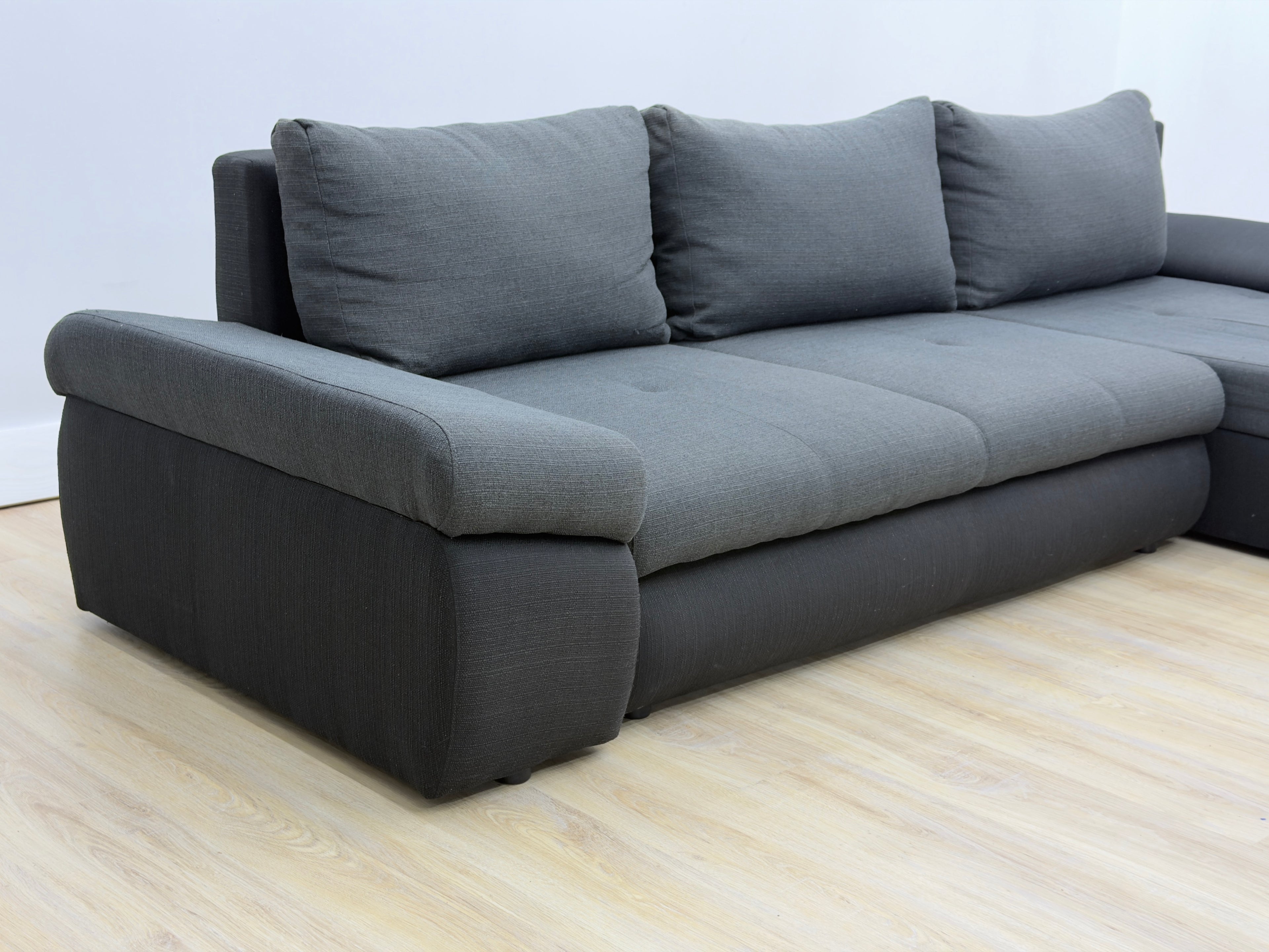 Colțar extensibil reversibil cu ladă depozitare – flexibilitate totală pentru casa ta